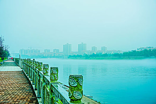 岸边,桥,双拱桥,栏杆,雕花护栏,建筑群,高楼,河,灯,夜景,倒影,蓝天,白云