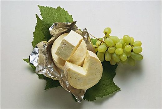 奶酪,树叶,葡萄