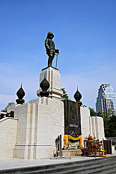 泰王拉玛六世纪念碑