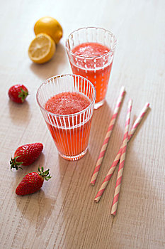 草莓,柠檬水