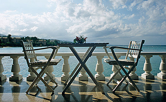 木桌子,椅子,露台,平台,海景