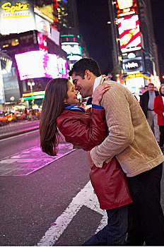 伴侣,搂抱,时代广场,纽约,美国