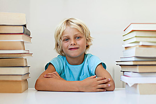 男孩,坐,两个,堆积,书本,头像