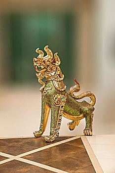 泰国皇家珠宝中心前的泰国狮兽