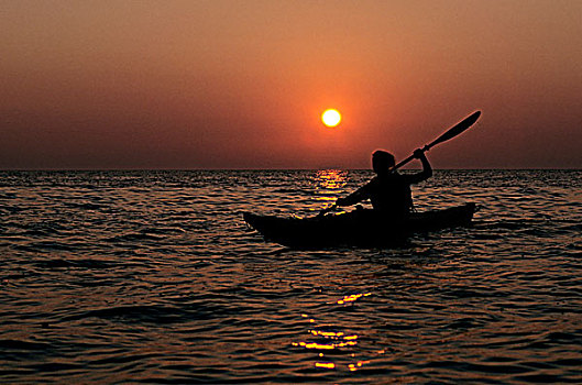 孤单,皮划艇手,乔治亚湾,日落,布鲁斯半岛,安大略省,加拿大