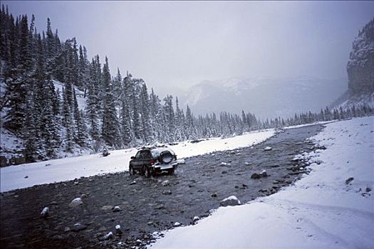 运动型多功能车,驾驶,河,冬天,灵异,艾伯塔省,加拿大