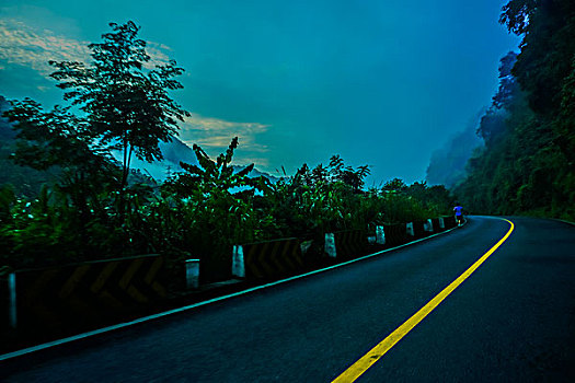 路面,道路,公路,景色,路,水泥路,柏油路,树,黄昏,夕阳