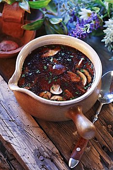 蘑菇汤,陶瓷,锅