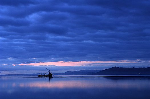 佐吕间湖,黎明