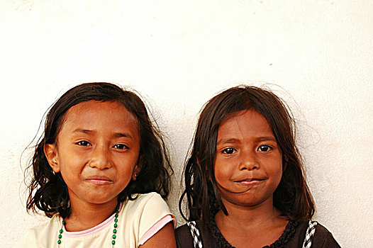 group,of,timorese,children,bare,foot,or,with,slippers