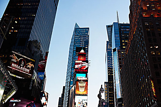 仰视,摩天大楼,广告标识,日落,纽约,美国