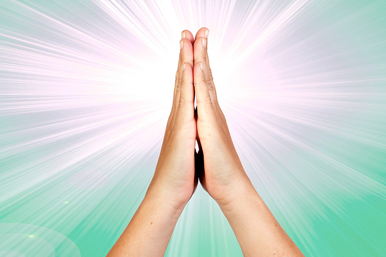 合掌,祈祷,光线,绿色背景_高清图片_全景视觉