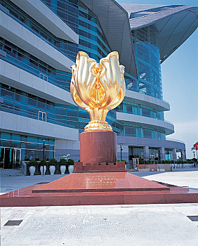 香港会展中心和紫荆花雕塑