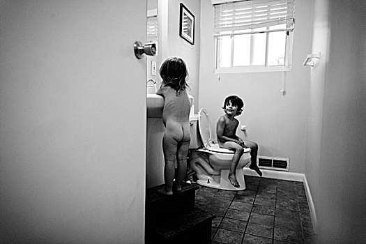 风景,敞门,浴室,男孩,坐,卫生间,裸露,女孩,洗手,水槽