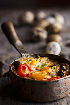 土豆,烘制,香肠,鹌鹑蛋,蘑菇,圣女果