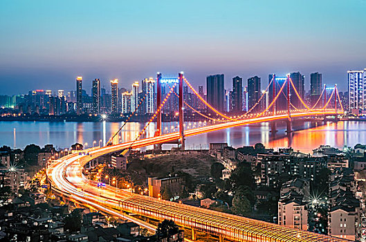 鸚鵡洲長江大橋