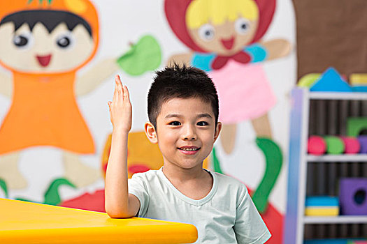 小朋友在幼兒園玩耍