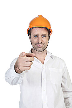 带着橘色安全帽的工程师
