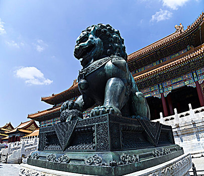 北京故宫太和殿铜狮雕像