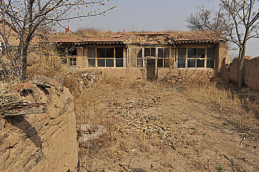 农村破落的房屋