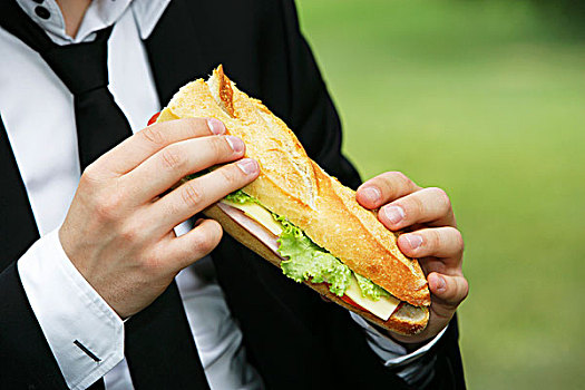 男青年,吃饭,棍子面包三明治