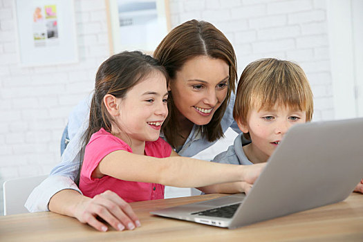 母亲,儿童,玩,笔记本电脑