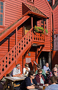卑尔根,挪威,露天咖啡馆,背影,木质,建筑,放松,旅游,红色,木头,餐馆,酒吧