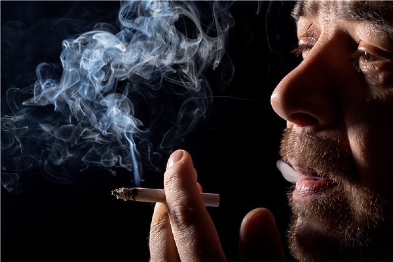 头像_男人_吸烟_香烟_图片素材