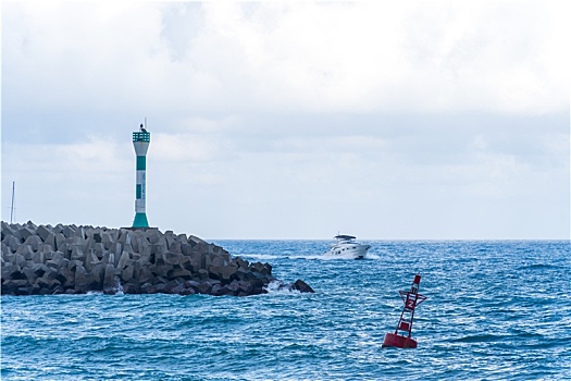 海岸上的灯塔