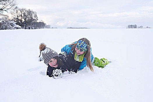 两个女孩,玩雪,冬天,巴伐利亚,德国
