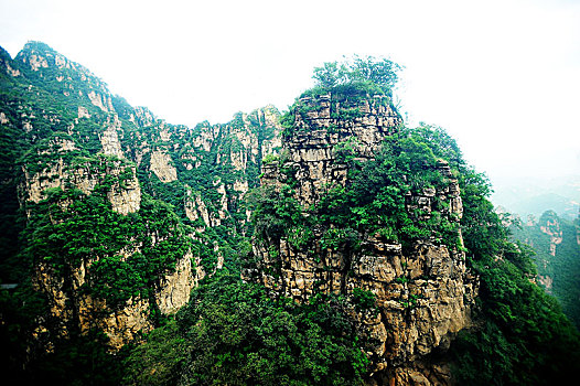 云雾缭绕狼牙山