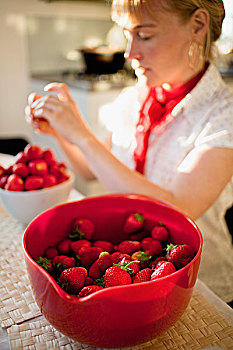 女人,草莓,厨房