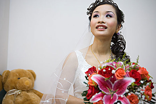 新娘,拿着,花束,微笑,泰迪熊,背景