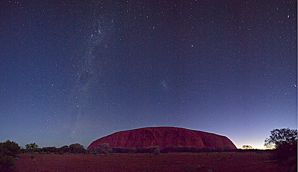 银河,高处,艾尔斯岩,乌卢鲁卡塔曲塔国家公园,北领地州,澳大利亚