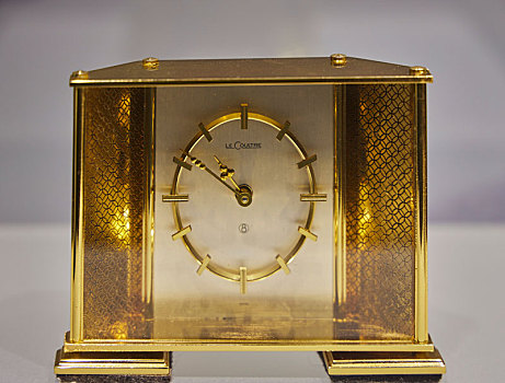 辽宁省大连博物馆馆藏文物,瑞士20世纪金属座钟
