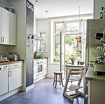 白色,合适,厨房,厨房用桌,高脚椅,正面,打开,落地窗