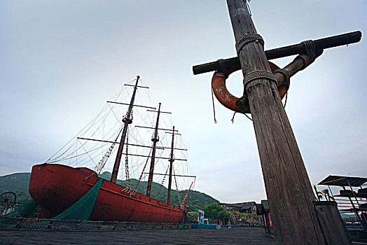 轮船,桅杆,海螺,渔网,舵,罗盘