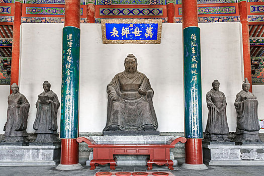 孔子及弟子塑像,中国河南省商丘古城应天书院崇圣殿