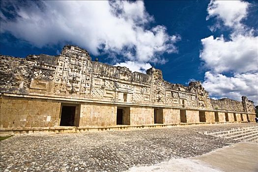 仰视,古遗址,建筑,乌斯马尔,尤卡坦半岛,墨西哥