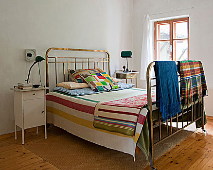 黄铜,双人床,彩色,木质,毯子,散落,垫子,旧式,室内