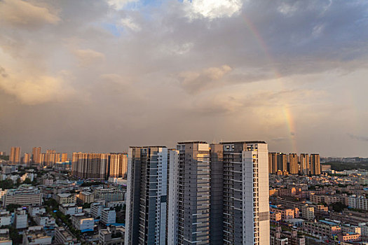 深圳龙岗区平湖金融基地城市建筑风光与彩虹