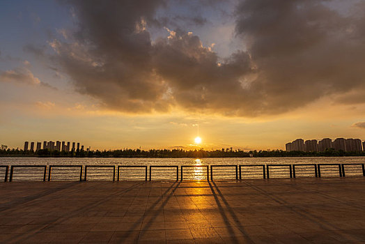 南京江边的夕阳