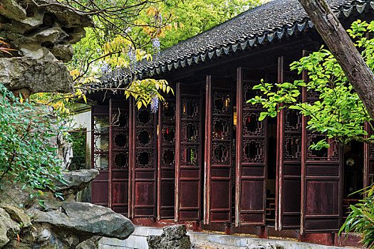 中国江苏省苏州留园古典园林传统建筑