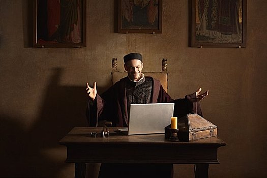 中世纪,男人,笔记本电脑,意大利