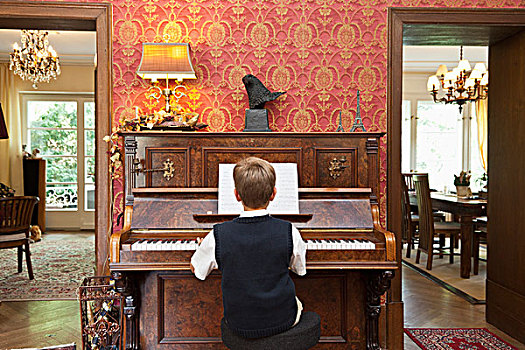 男孩,练习,旧式,竖立,钢琴