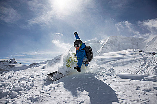 滑雪板玩家,跳跃,山脉全景,瑞士,欧洲