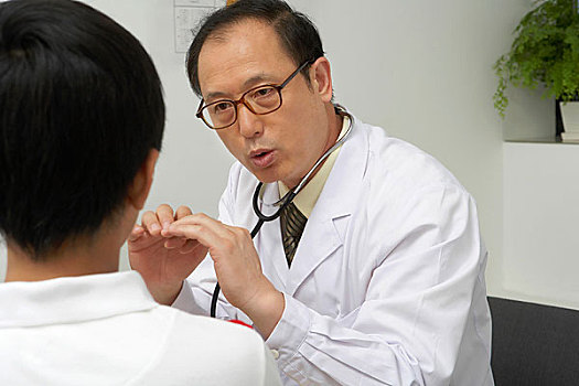 醫生和病患交談