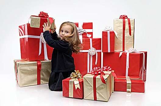 小,女孩,一个,礼物,巨大,堆,圣诞节,盒子