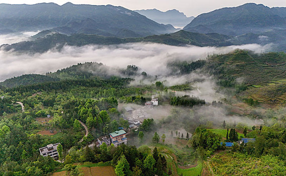 重庆酉阳,雾霾天气青山绿