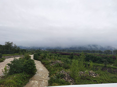 河水洪流